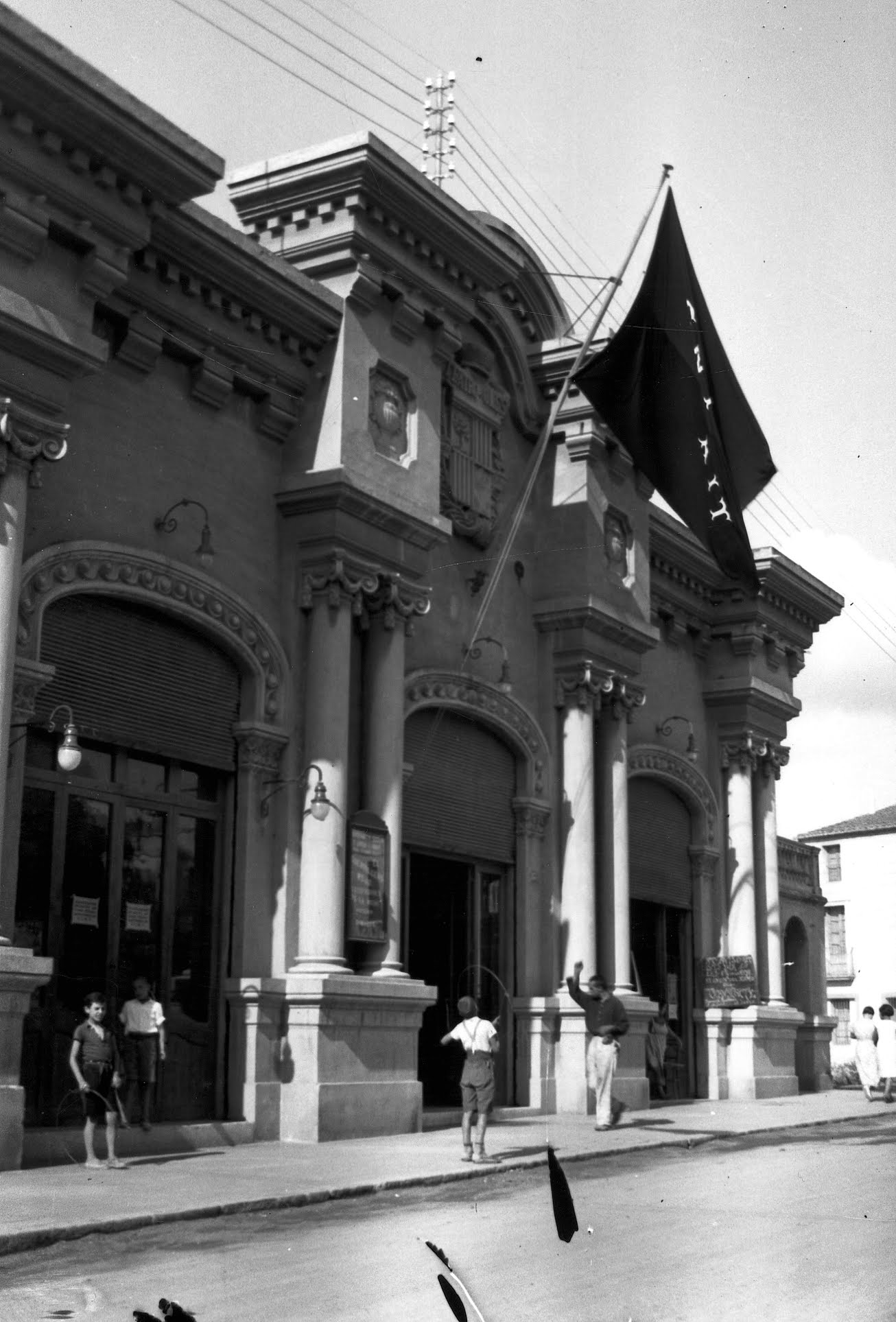 Façana del Teatre Olesa de postguerra